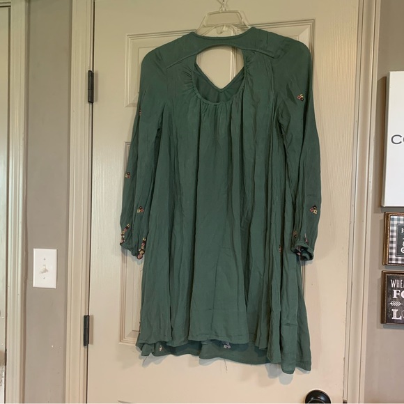 Dress - Picture 2 of 3